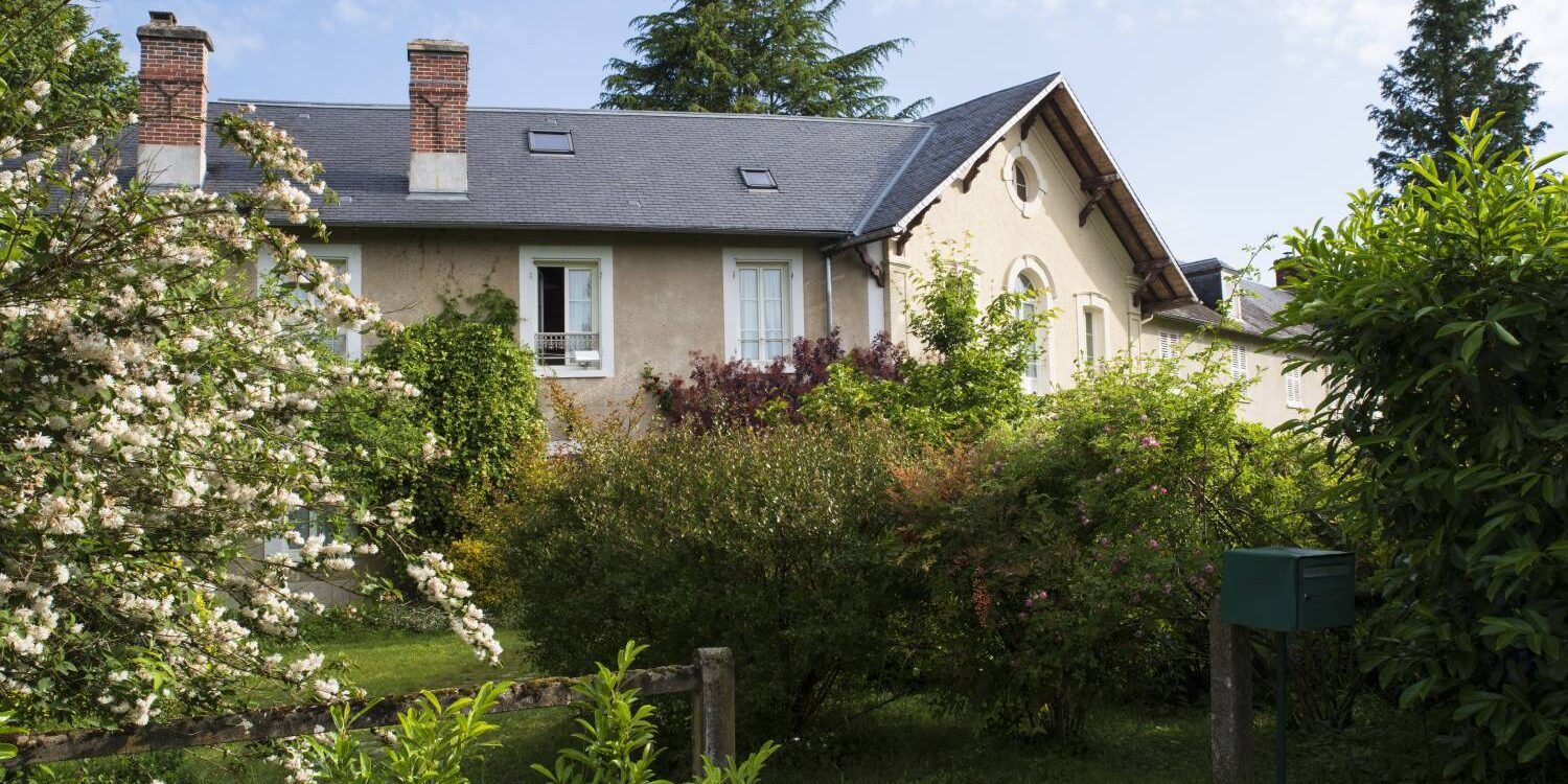 Quel type de toiture choisir pour une maison en zone vent&eacute;e ? S&eacute;lestat