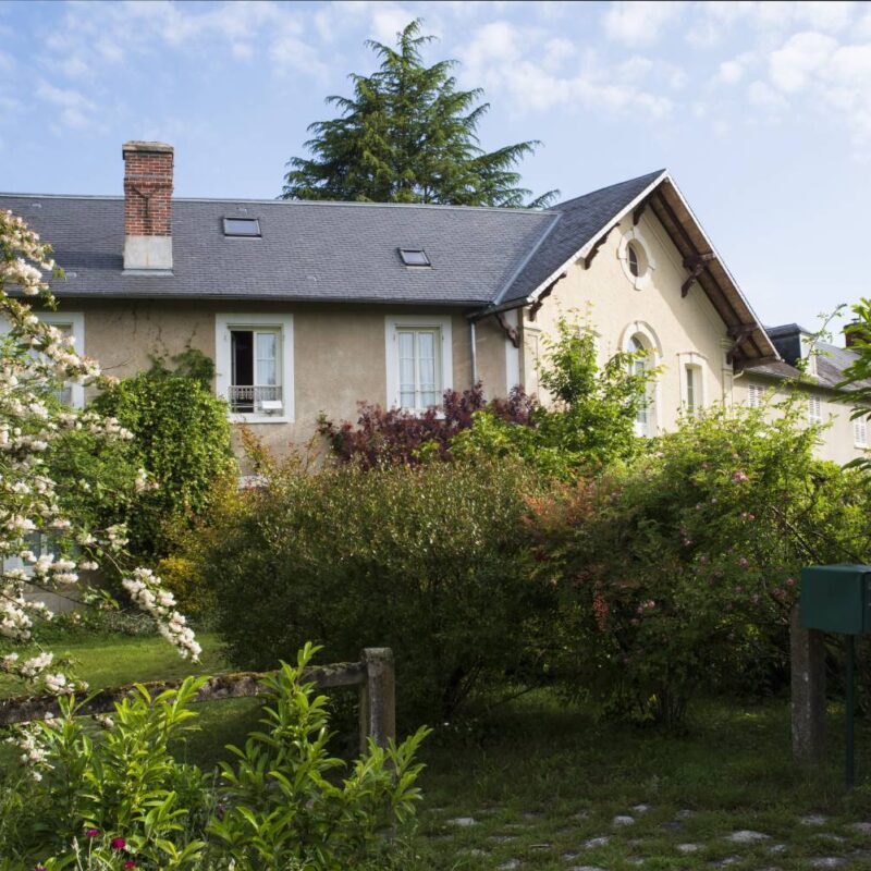 Quel type de toiture choisir pour une maison en zone vent&eacute;e ? S&eacute;lestat